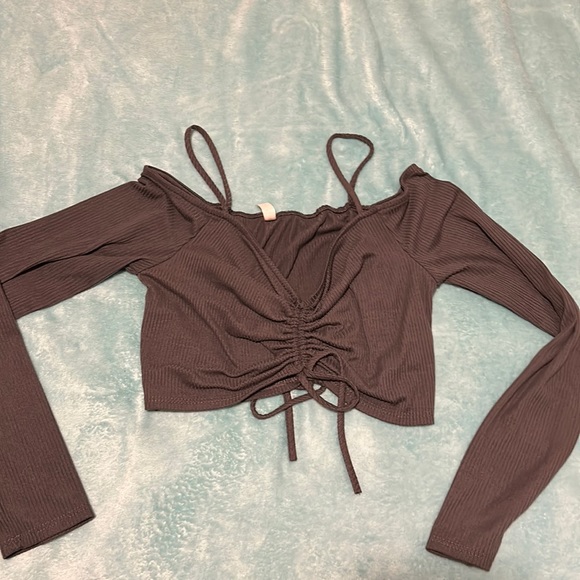 Tops - A gray long sleeve off the shoulder cropped top shirt
